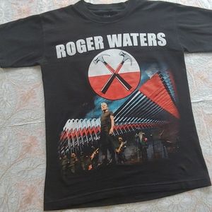 Roger Waters tee. Band t-shirt 🎶